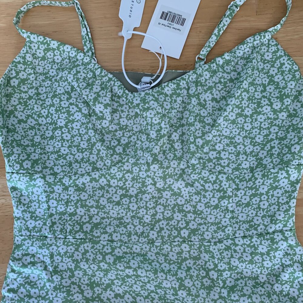 Petite Studio Green and White Floral Midi Dress